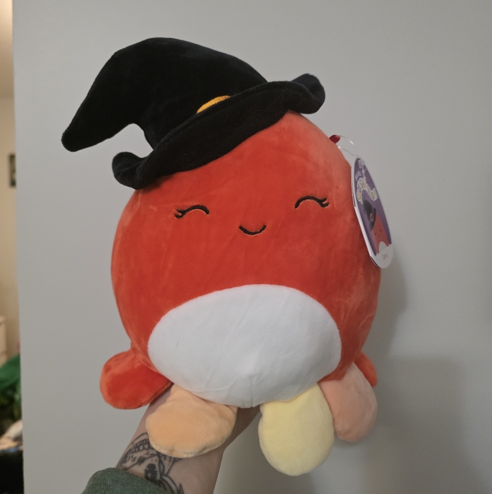 Detra Squishmallow